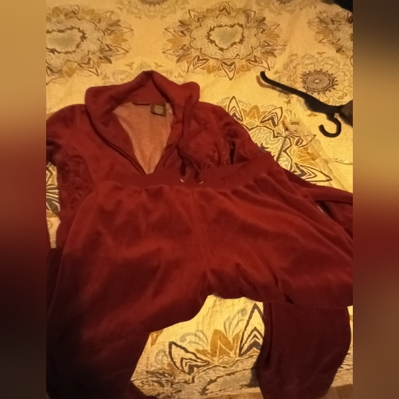 Valour Red Warm up Suit Medium - Picture 7 of 12